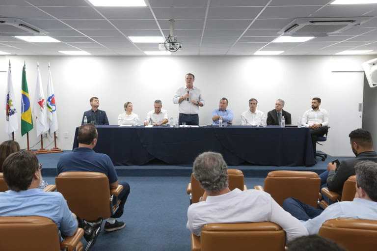 Carlos Fávaro em audiência itinerante em Uberaba