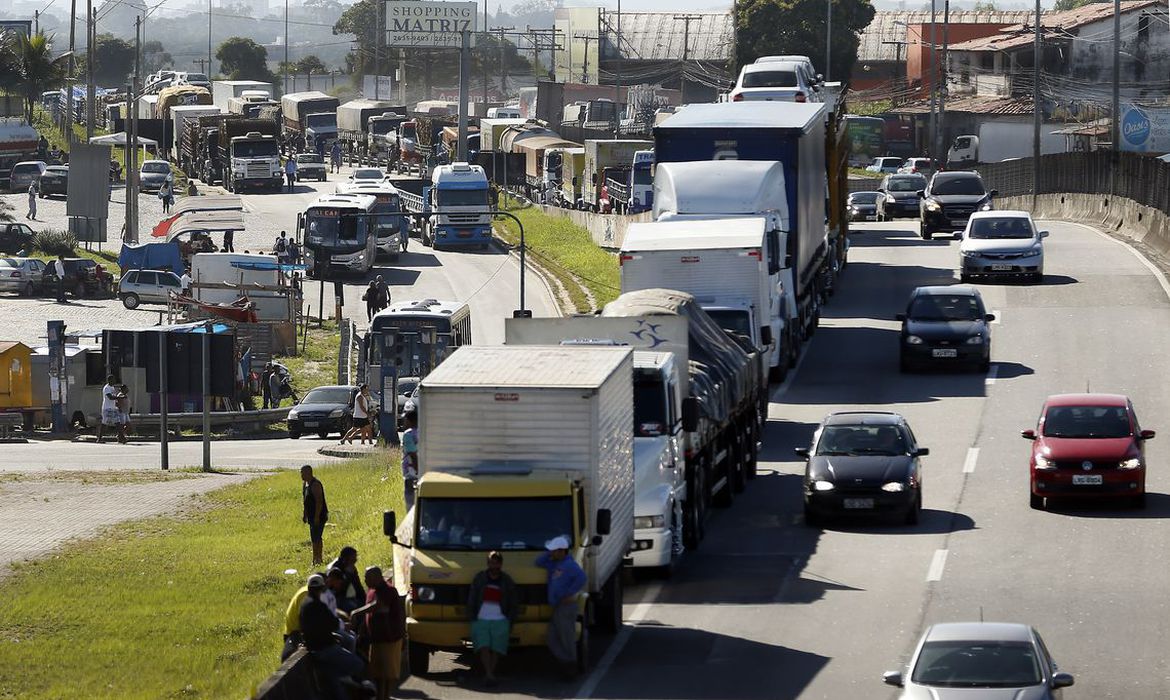 auxílio caminhoneiro - estrada - thomaz silva - agência brasil