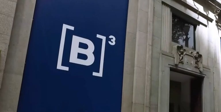 Bolsa bate novo recorde e fecha novembro com maior avanço em 15 meses