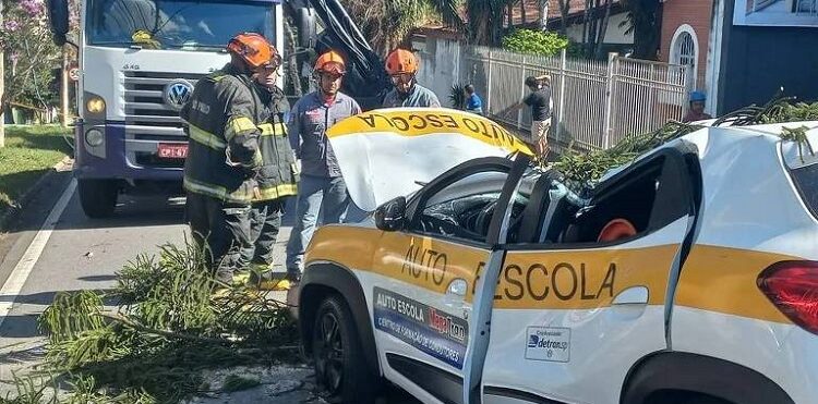 Ciclone deixa 1 morto e 20 feridos no RS; em SP ventania causa 2 mortes