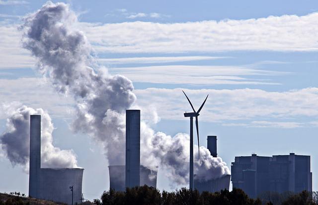 usina de energia movida a carvão ; energia eólica