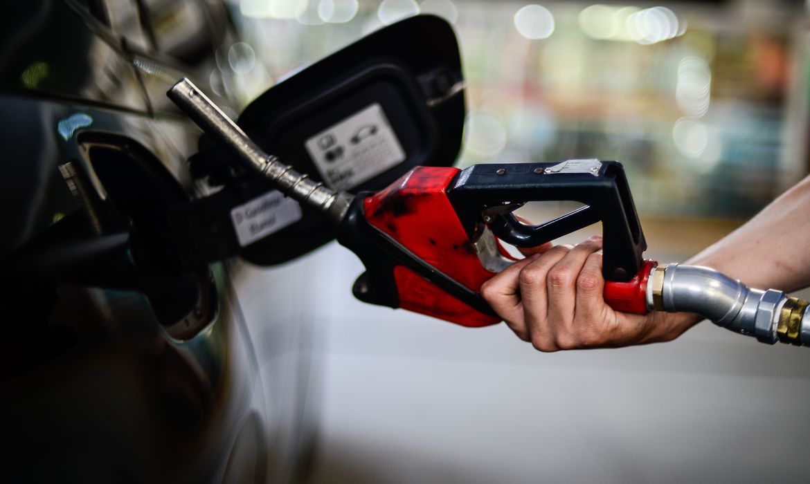Combustíveis: preços ficam perto da estabilidade na semana, diz ANP