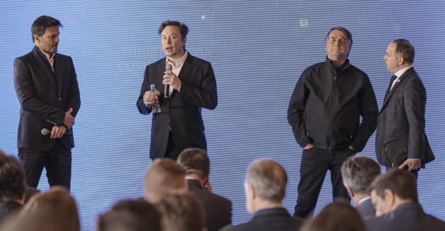 Elon Musk com Jair Bolsonaro e Fabio Farias