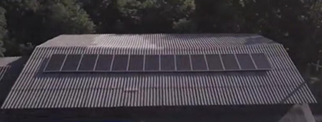 placas de captação de energia solar em telhado