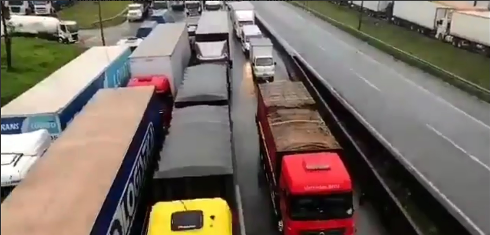 estradas-bloqueadas-caminhoneiros