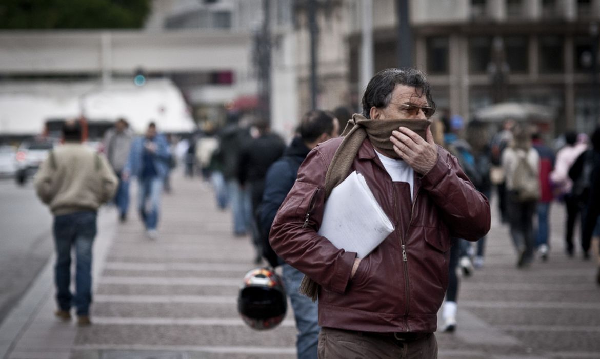 Massa polar perde força e onda de frio se aproxima do fim; veja quando na previsão do tempo