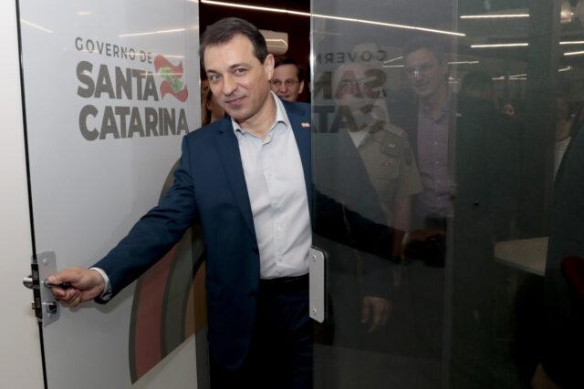 Governadores de Santa Catarina e Goiás flexibilizam isolamento; entenda