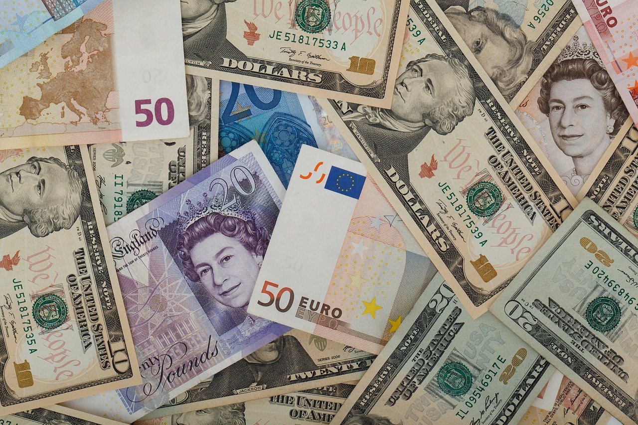 moedas estrangeiras, dólar, euro, libra