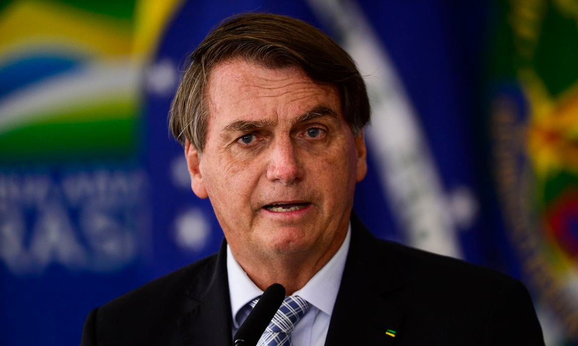 Alexandre de Moraes decreta prisão domiciliar de Bolsonaro