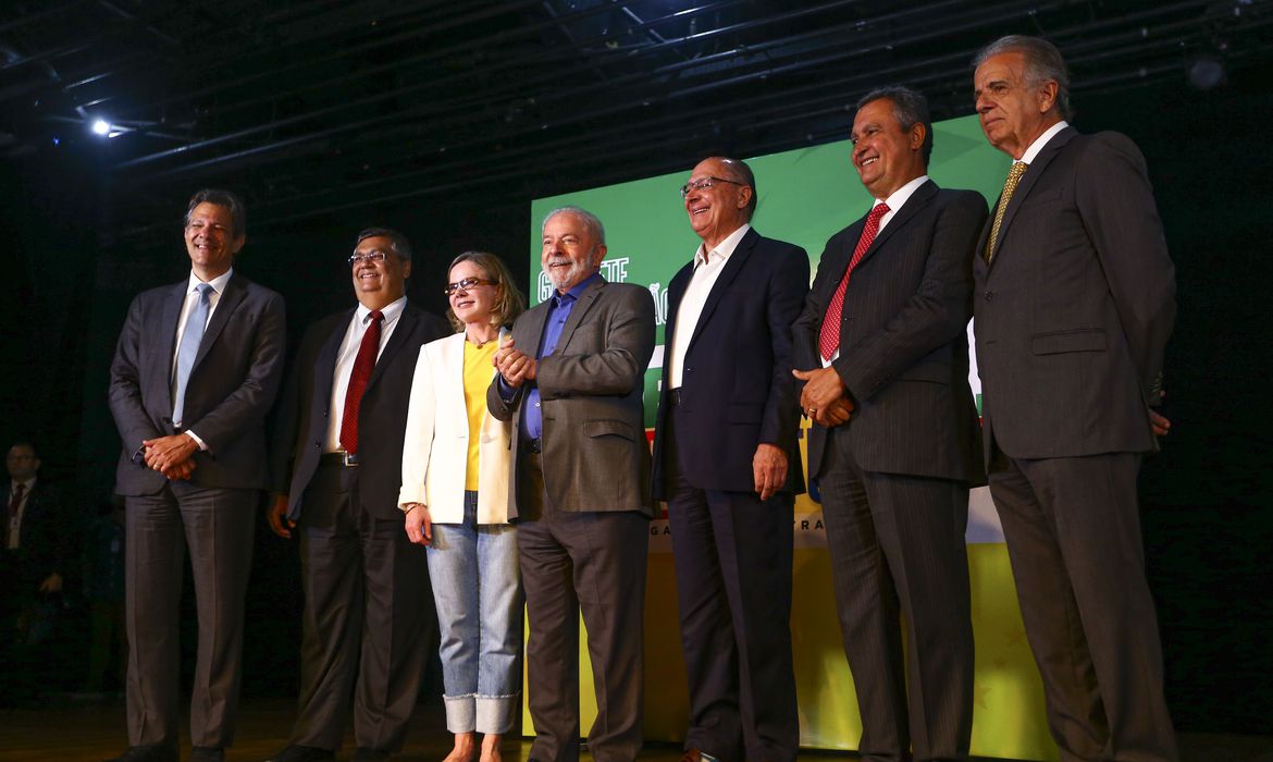 Lula e novos ministros