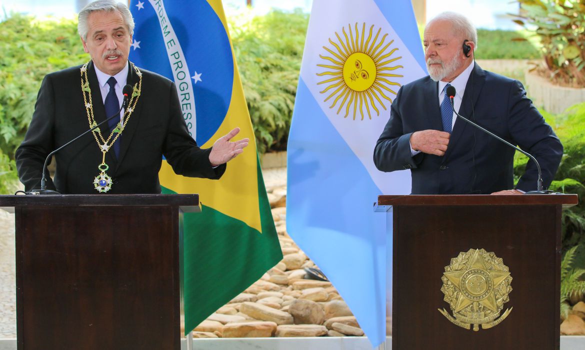 Brasil trabalha por linha de financiamento abrangente de exportações à Argentina, diz Lula
