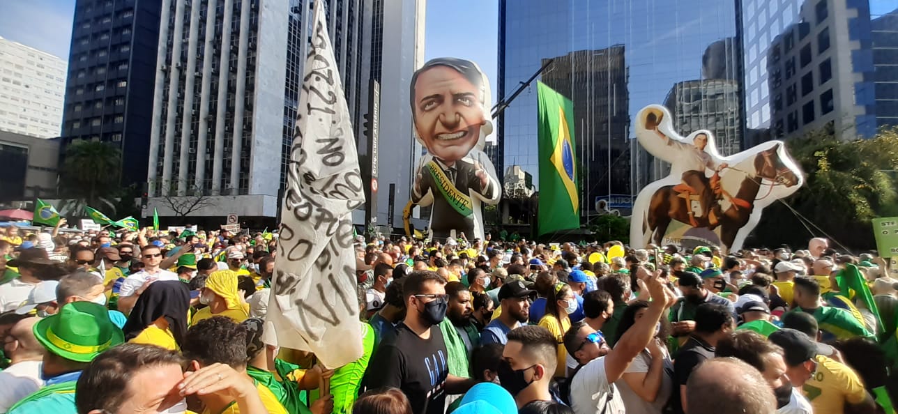 Manifestação em apoio ao presidente Jair Bolsonaro reúne milhares de pessoas na Avenida Paulista 