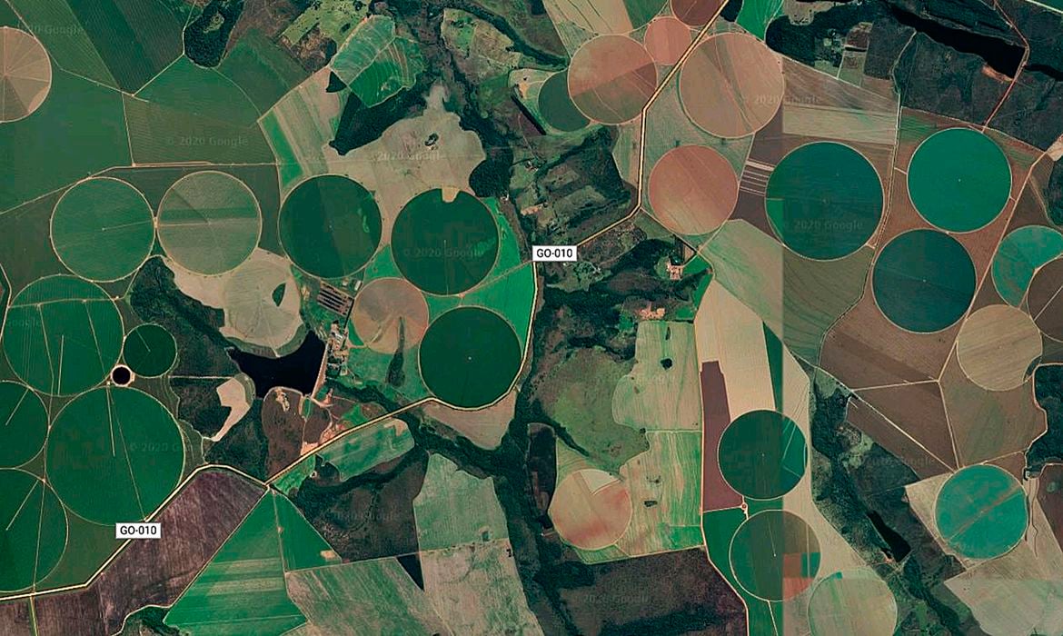 visão de satélite do Google Maps sobre área de produção em Goiás