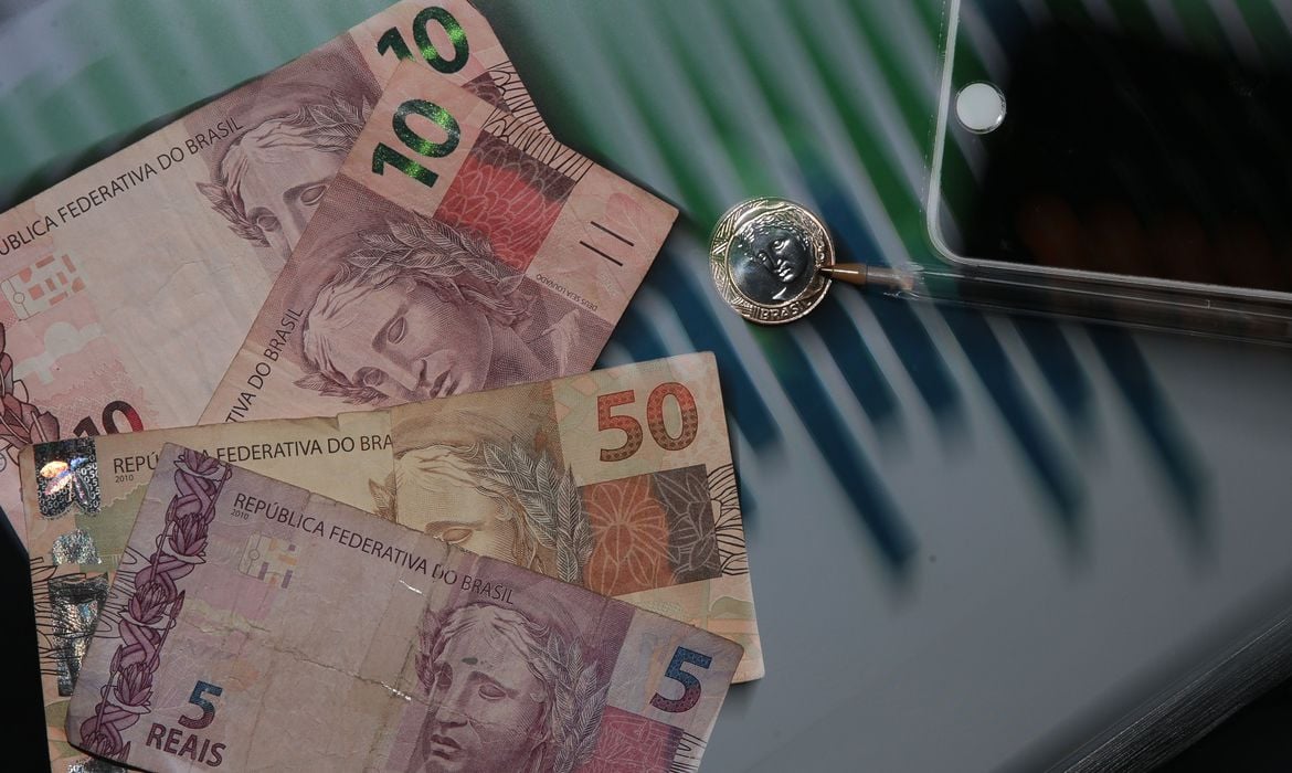 Saques da poupança superam depósitos em R$ 6,25 bilhões em julho