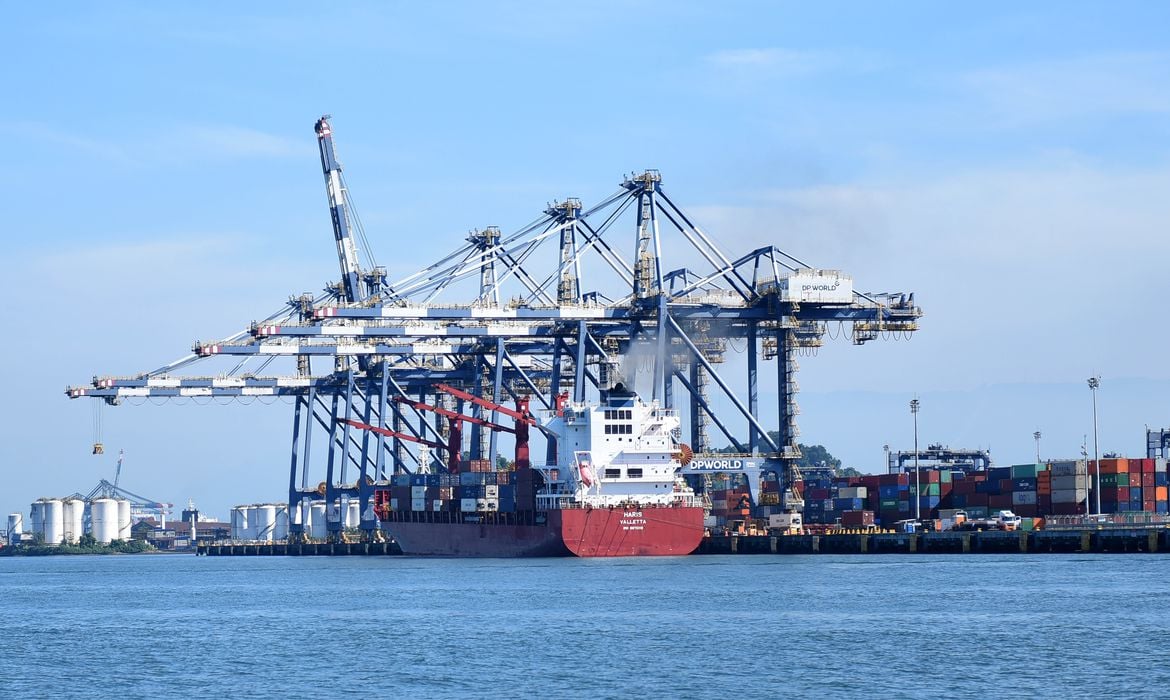 Porto de Santos vive corrida de exportadores antes de tarifas dos EUA