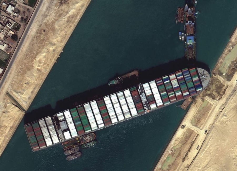 Autoridade egípcia espera remover em breve navio encalhado no Canal de Suez;  veja imagens de satélite detalhadas