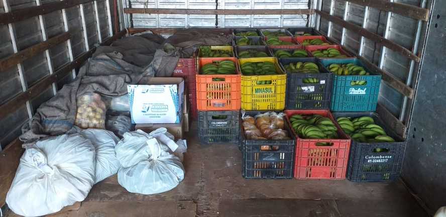 Alimentos, caminhão, doação, agricultura familiar