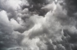 nuvens carregadas e frente fria - previsão do tempo