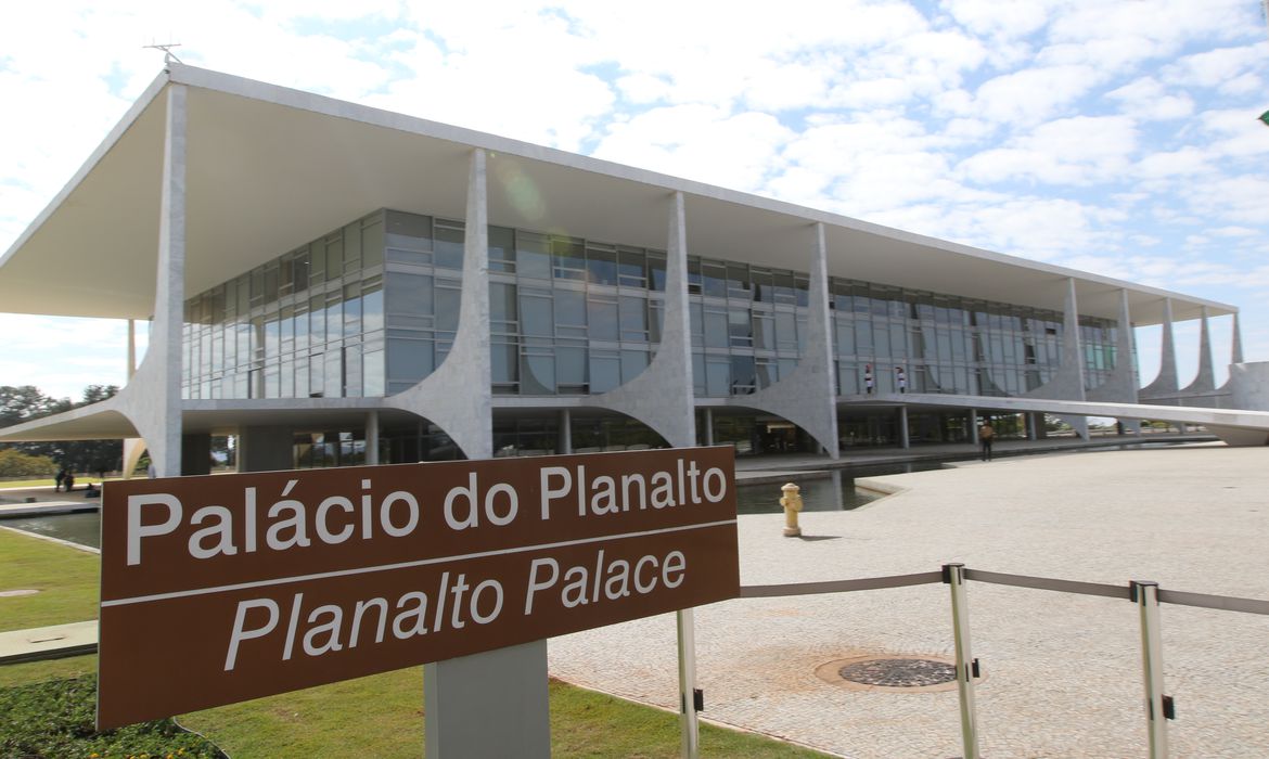 Ajuda do governo federal aos setores impactados por tarifaço deve ser limitada e durar pouco