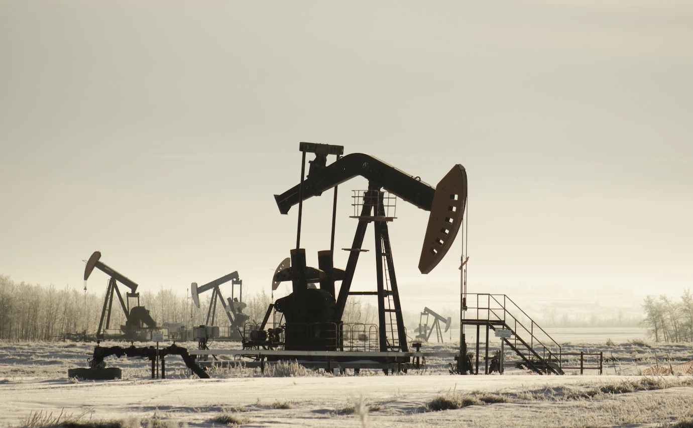 Petróleo atinge mínima em cinco meses após ameaça dos EUA à China