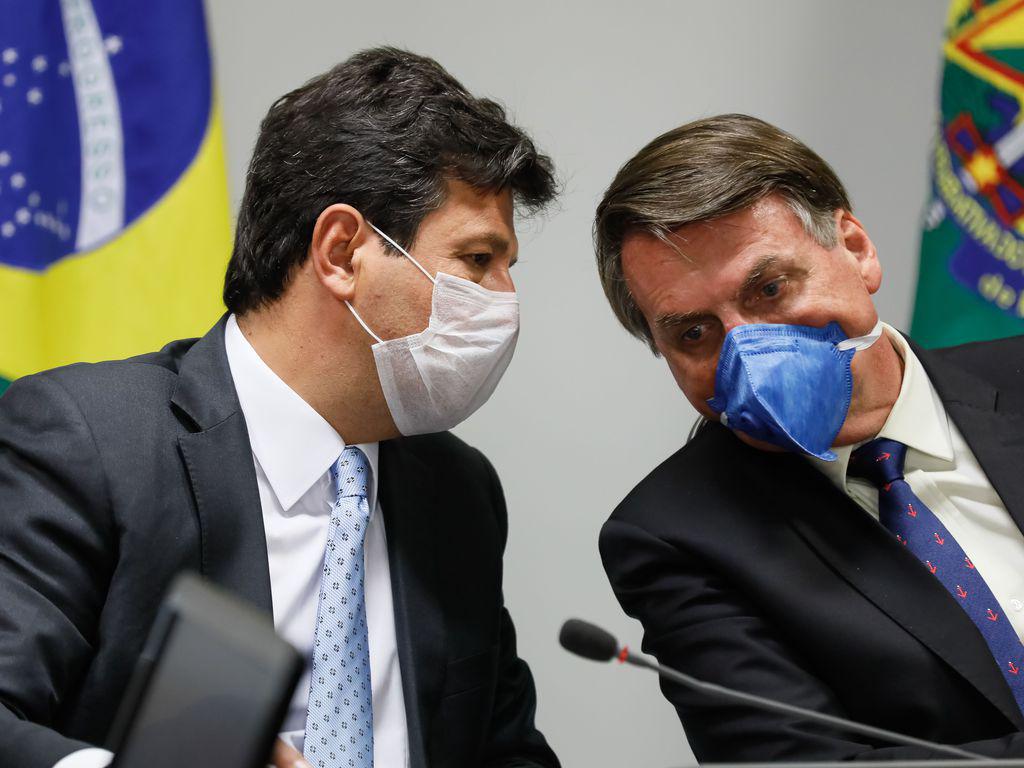 Mandetta e Bolsonaro durante coletiva de imprensa