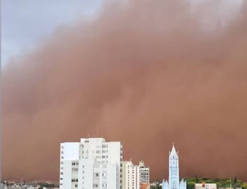 tempestade de poeira