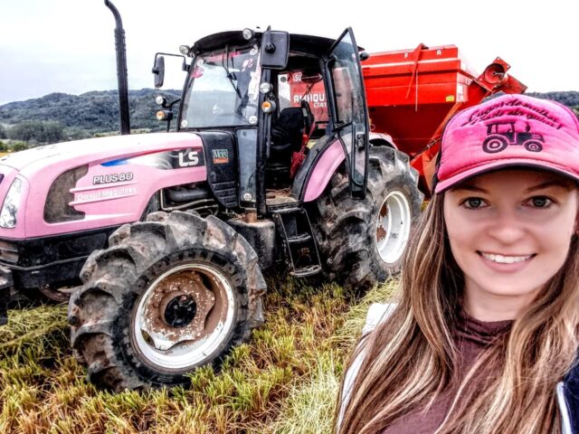Andressa Bordin, produtora e agroinfluencer do trator rosa
