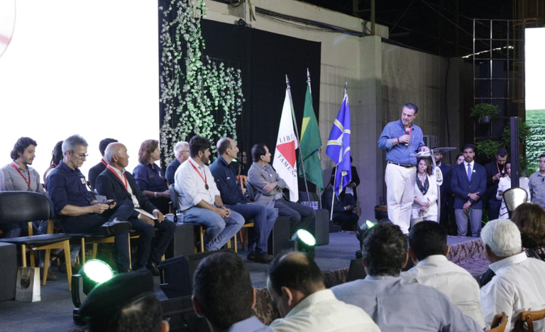 Ministro da Agricultura anuncia recursos e apoio ao setor cafeicultor na Abertura da Safra Mineira