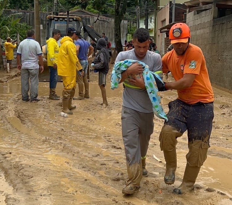 vítimas do excesso de chuvas no litoral norte de São Paulo