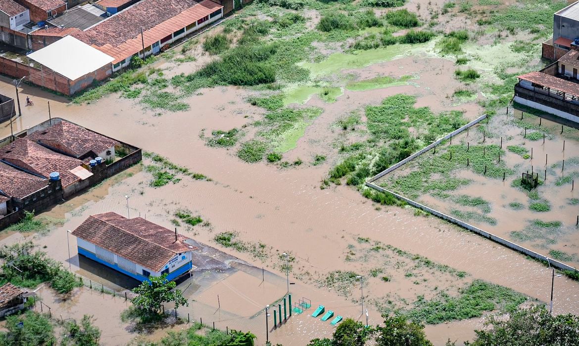 situação de emergência por chuva e Alagoas