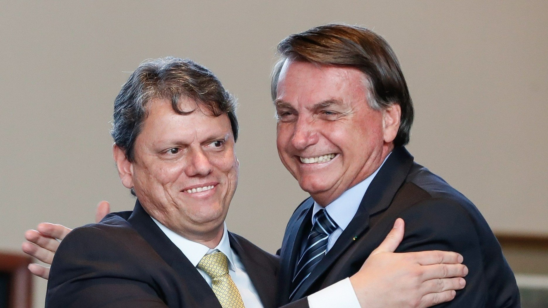 Tarcísio vai procurar Bolsonaro para mudar voto contra reforma