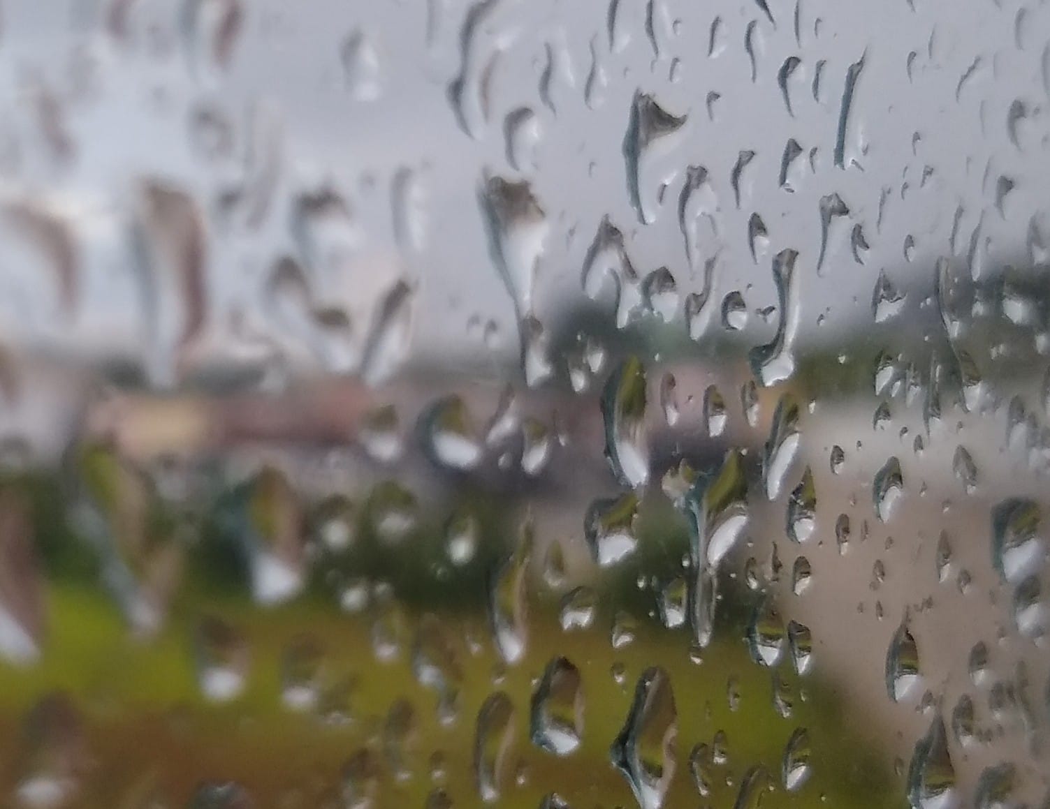 Dia é marcado por chuva com trovoadas em grande parte do país